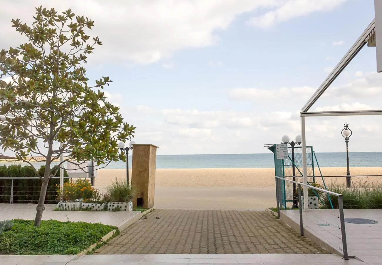 Sunny Studio In Hotel Berlin, Steps From The Beach! By Flat Mаnager Golden Sands